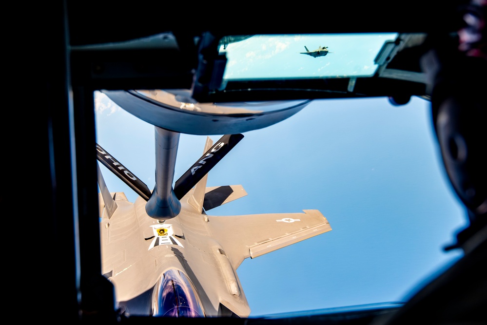 REFORPAC 25: KC-135 refuels F-16s and F-35s