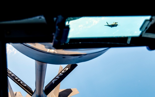 REFORPAC 25: KC-135 refuels F-16s and F-35s