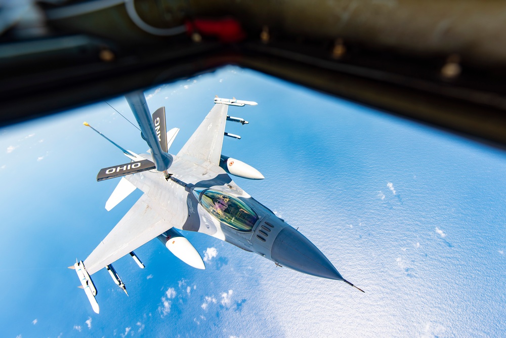REFORPAC 25: KC-135 refuels F-16s and F-35s