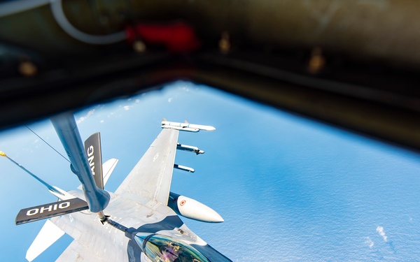 REFORPAC 25: KC-135 refuels F-16s and F-35s