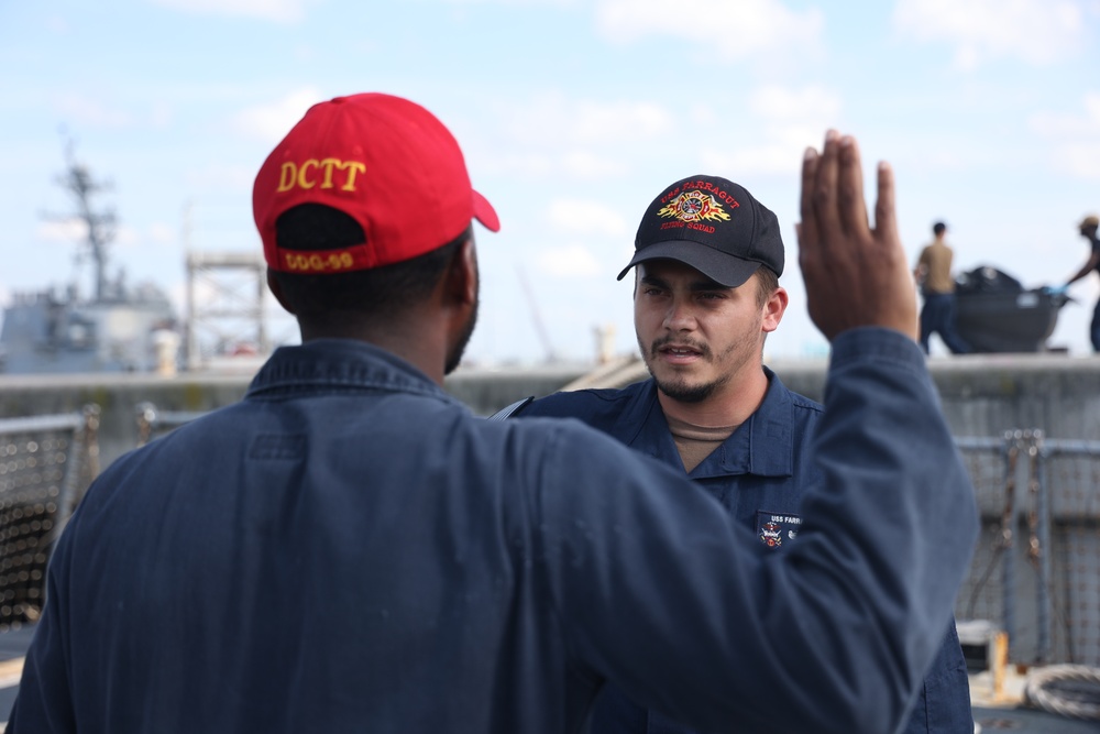 LT Greenaway gives to Oath of Enlistment to DC1 Fischer