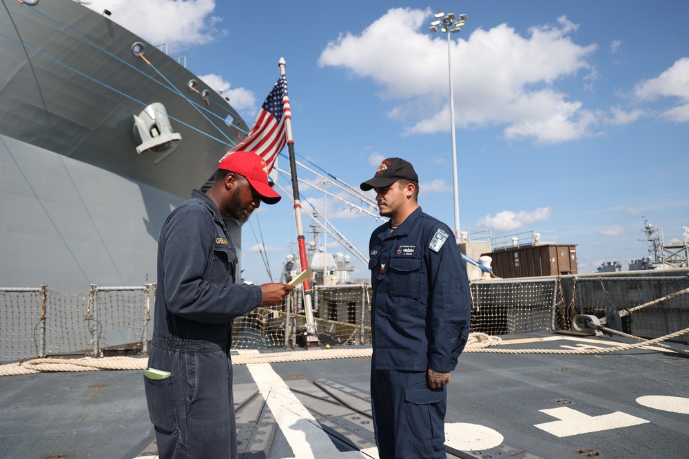 LT Greenaway Performs Reenlistment Ceremony for DC1 Fischer