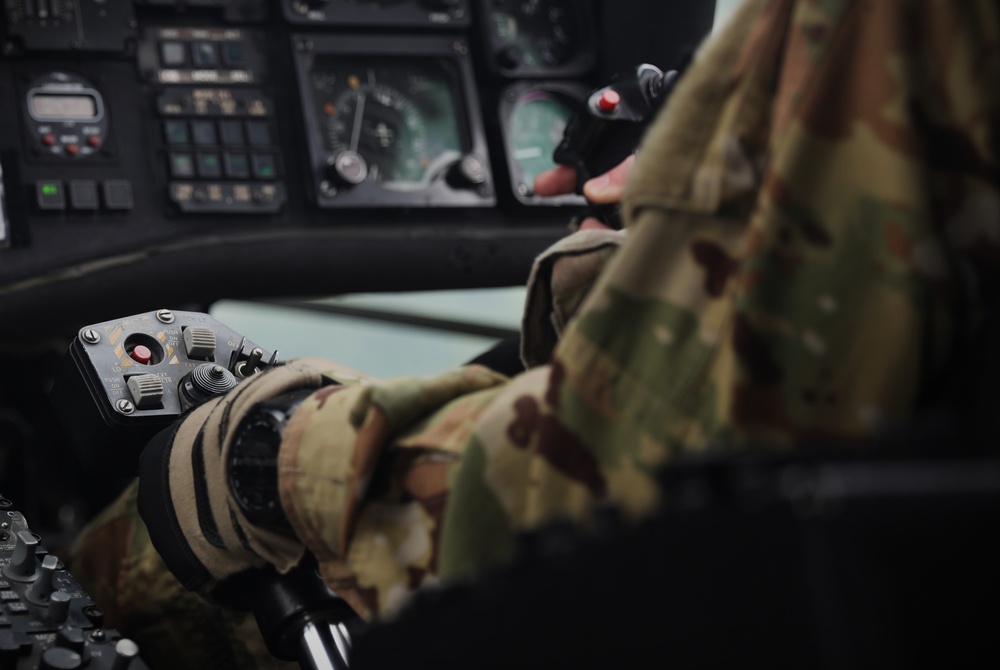 109th MPAD Soldiers Fly In A UH-60 Black Hawk