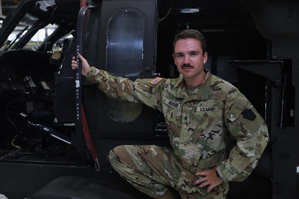 109th MPAD Soldiers Fly In A UH-60 Black Hawk