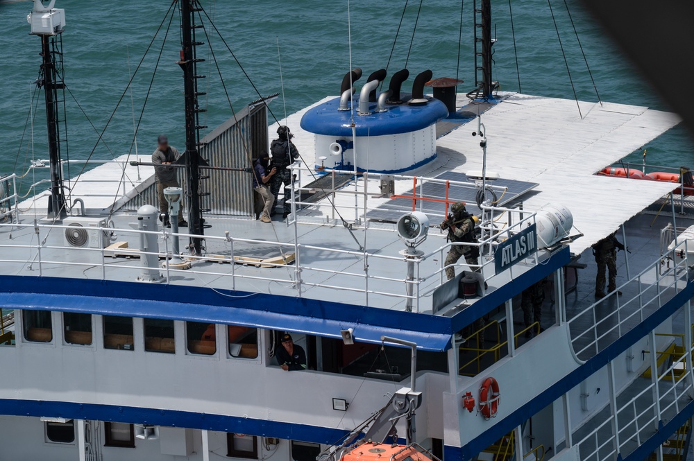 US NSW, Panamanian special forces conduct VBSS during PANAMAX-Alpha PH I