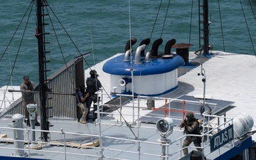 US NSW, Panamanian special forces conduct VBSS during PANAMAX-Alpha PH I