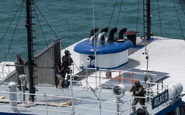 US NSW, Panamanian special forces conduct VBSS during PANAMAX-Alpha PH I