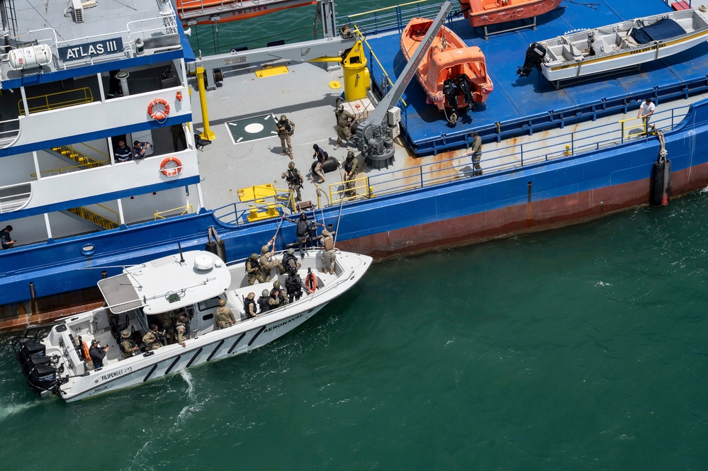 US NSW, Panamanian special forces conduct VBSS during PANAMAX-Alpha PH I