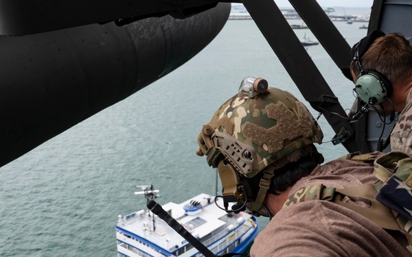 US NSW, Panamanian special forces conduct VBSS during PANAMAX-Alpha PH I