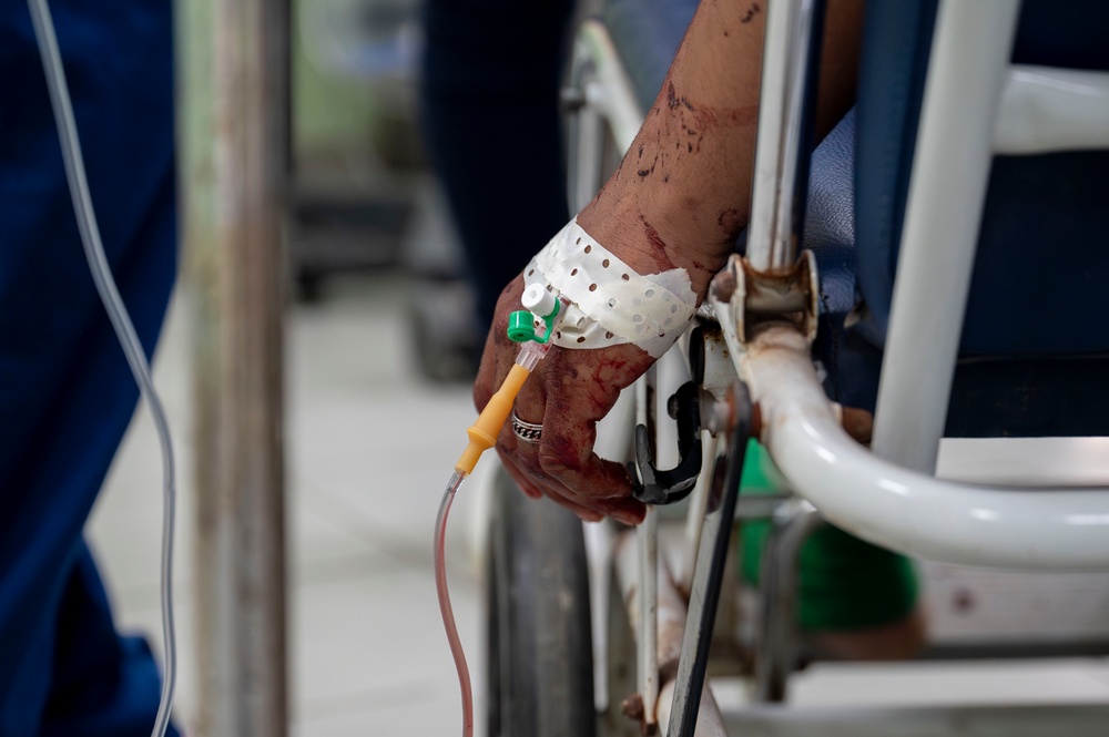 USAF medical personnel assist in treatment at Academic Hospital Suriname