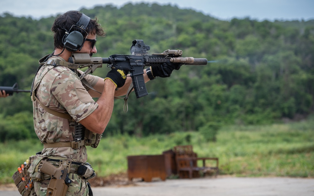 U.S., Royal Thai Navy EOD Engage in Joint Weapons and Patrol Training at CARAT 2025
