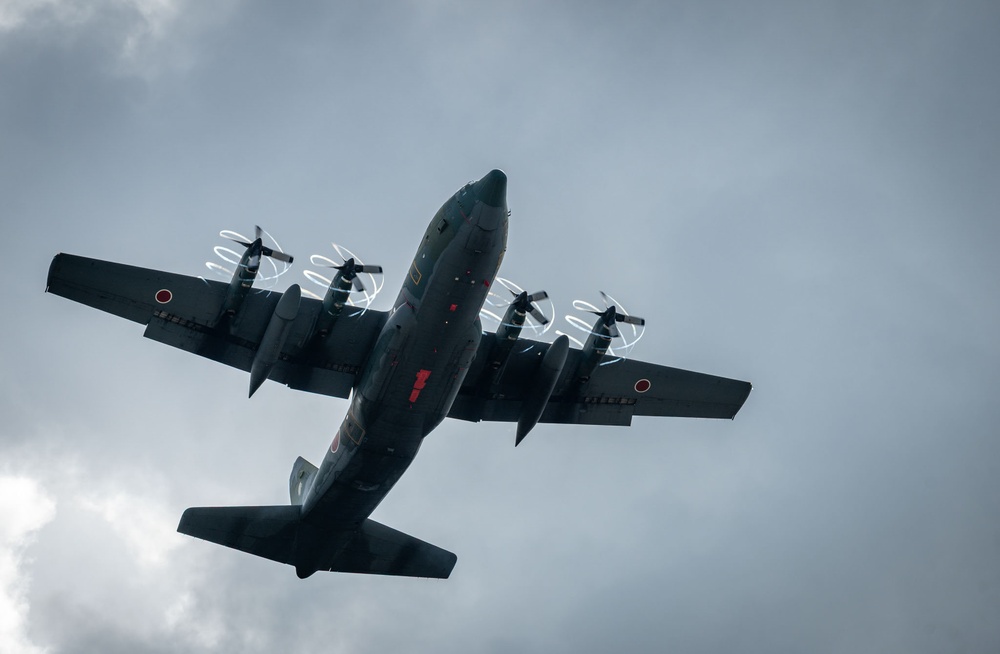 Japan Air Self-Defense Force aircrew conduct austere landing operations in coordination with the 3rd Air Expeditionary Wing