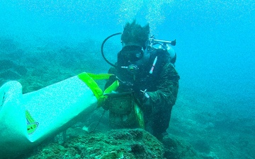 3d Reconnaissance Battalion Marines Conduct Search and Recovery Dive Drills