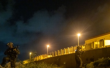 Marines with 3d Reconnaissance Battalion Conduct Night Raid Training