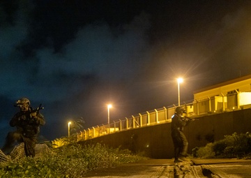 Marines with 3d Reconnaissance Battalion Conduct Night Raid Training