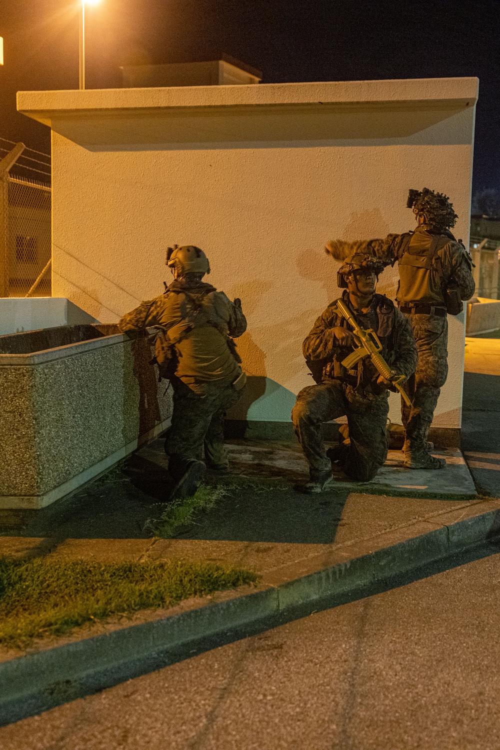 Marines with 3d Reconnaissance Battalion Conduct Night Raid Training