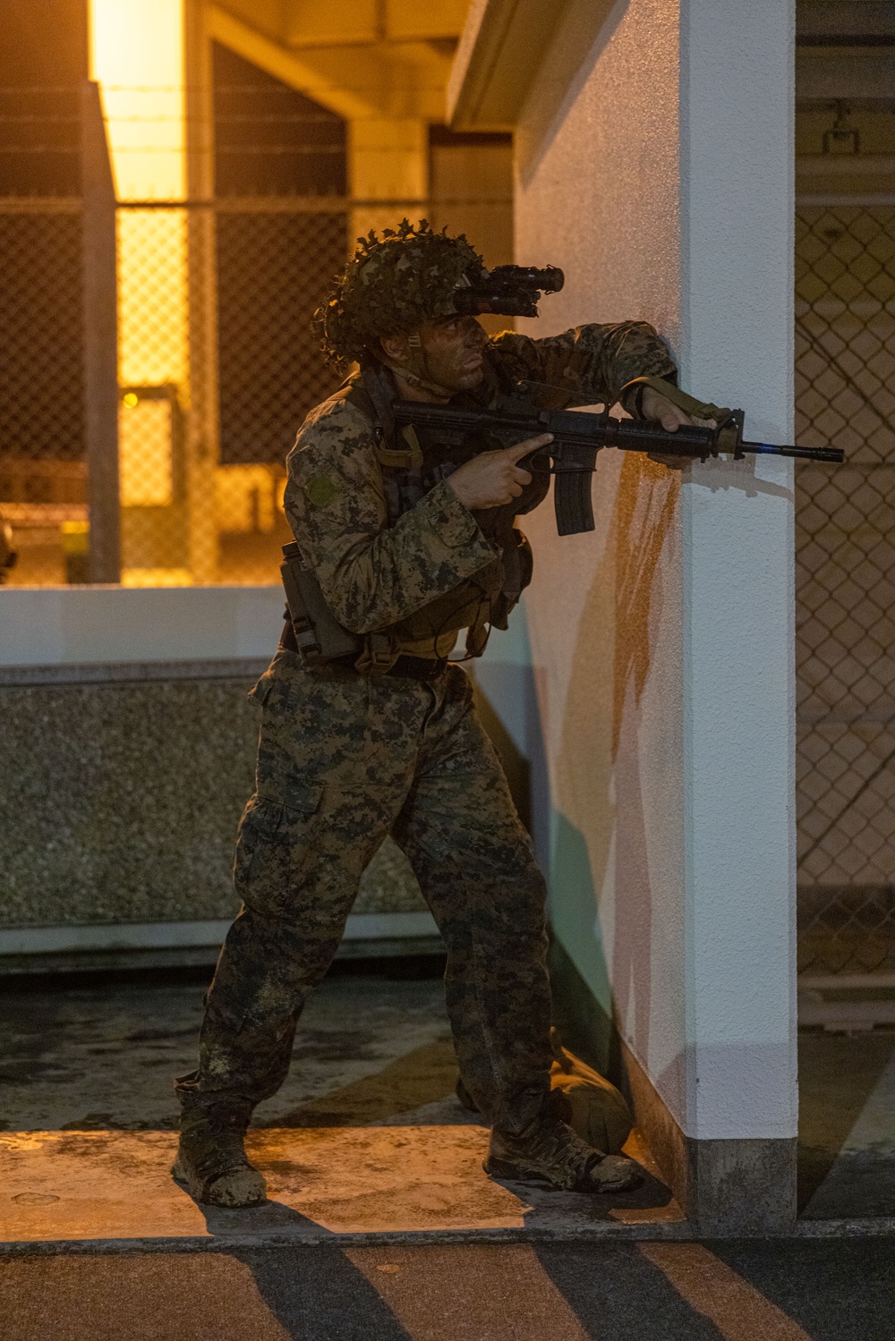 Marines with 3d Reconnaissance Battalion Conduct Night Raid Training