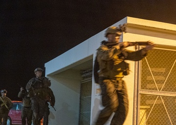 Marines with 3d Reconnaissance Battalion Conduct Night Raid Training
