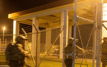 Marines with 3d Reconnaissance Battalion Conduct Night Raid Training