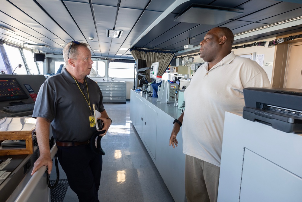 MSCEURAF Commodore visits USNS William McLean (T-AKE-12)