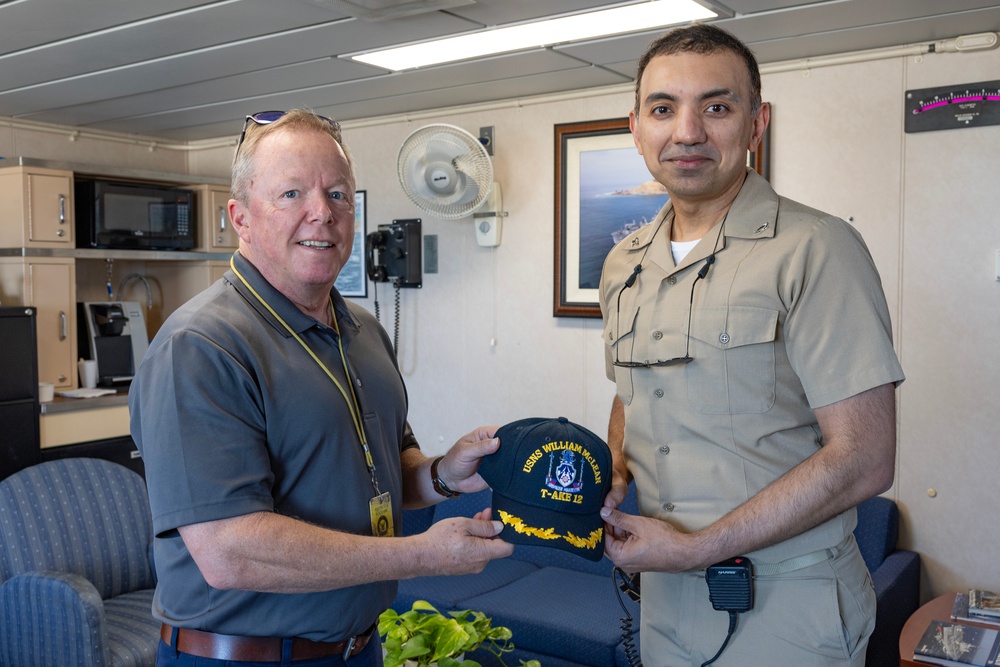 MSCEURAF Commodore visits USNS William McLean (T-AKE-12)