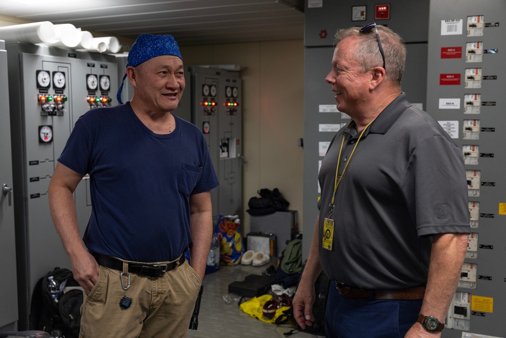 MSCEURAF Commodore visits USNS William McLean (T-AKE-12)