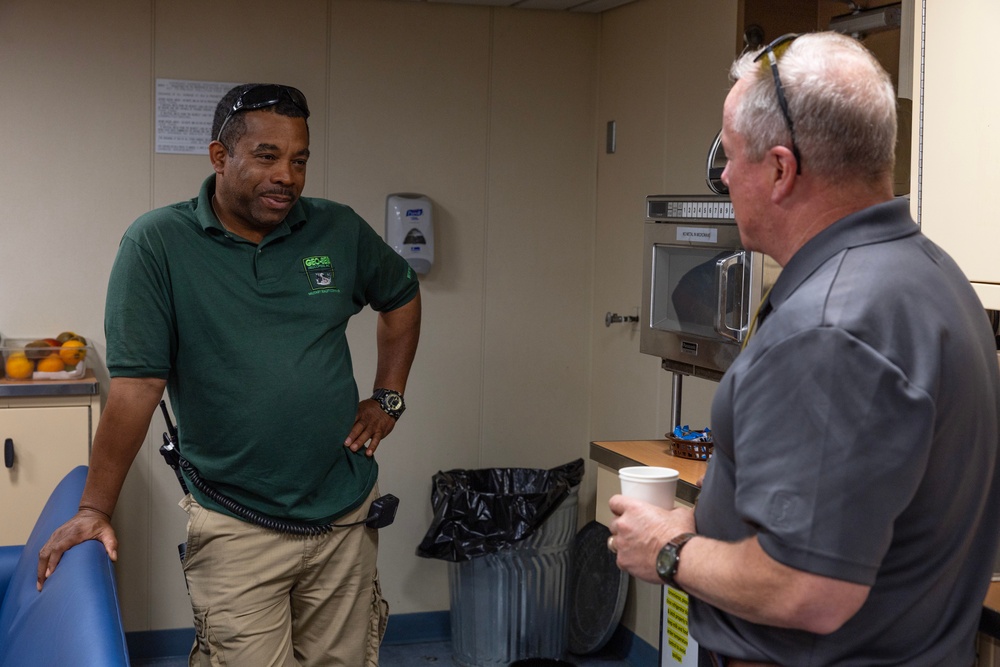MSCEURAF Commodore visits USNS William McLean (T-AKE-12)