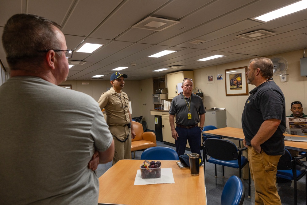 MSCEURAF Commodore visits USNS William McLean (T-AKE-12)