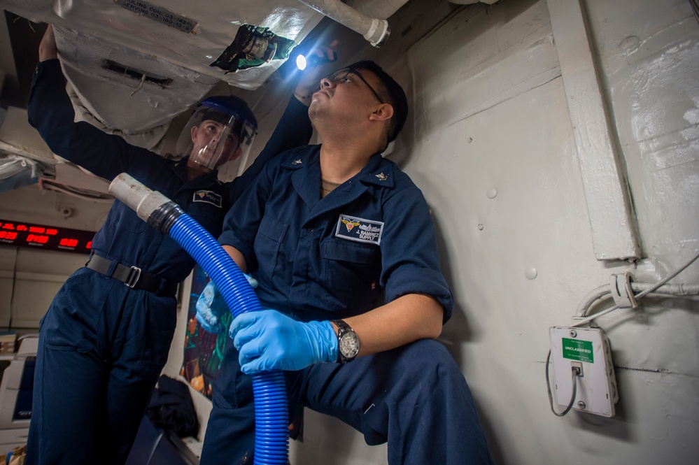 USS Carl Vinson (CVN 70) Conducts Routine Operations in the South China Sea