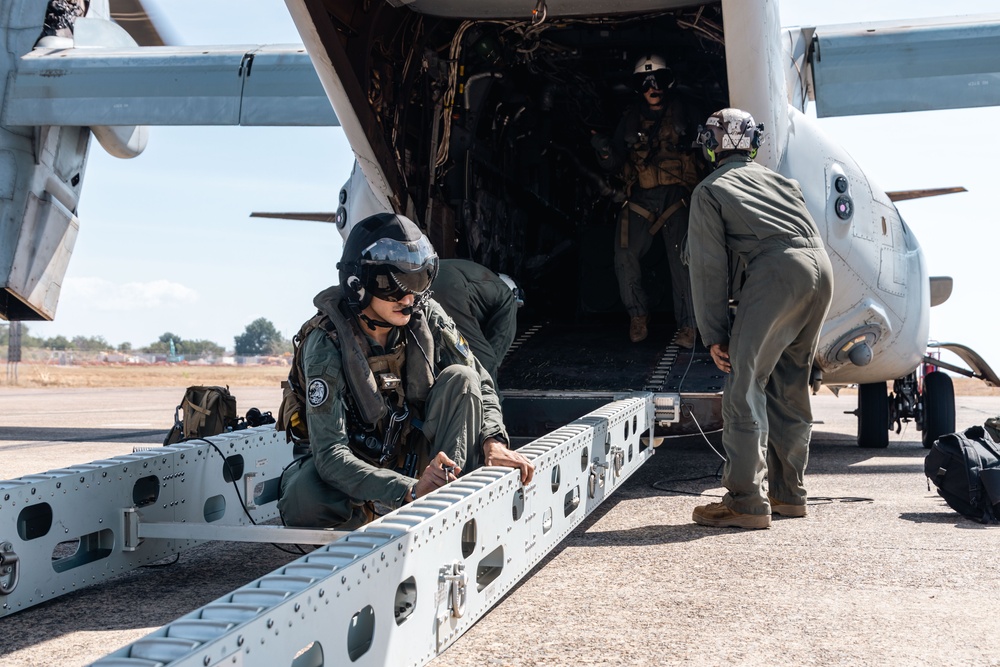 Talisman Sabre 25: VMM 363 offloads HIMARS ammunition pods
