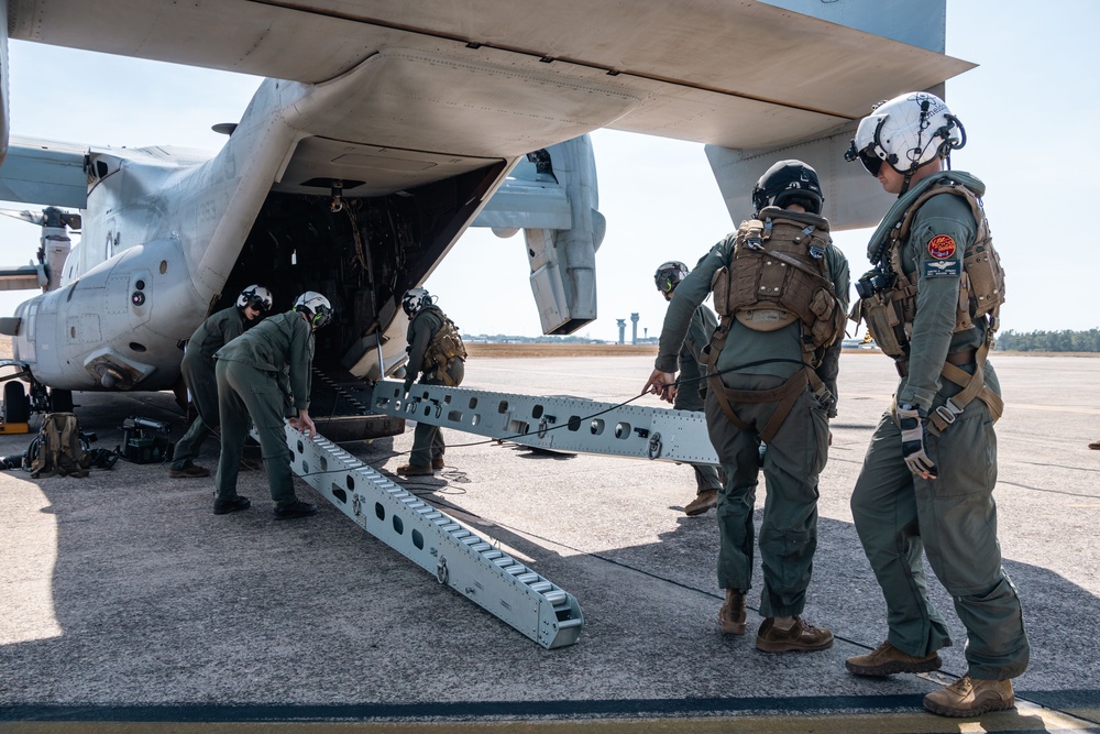 Talisman Sabre 25: VMM 363 offloads HIMARS ammunition pods