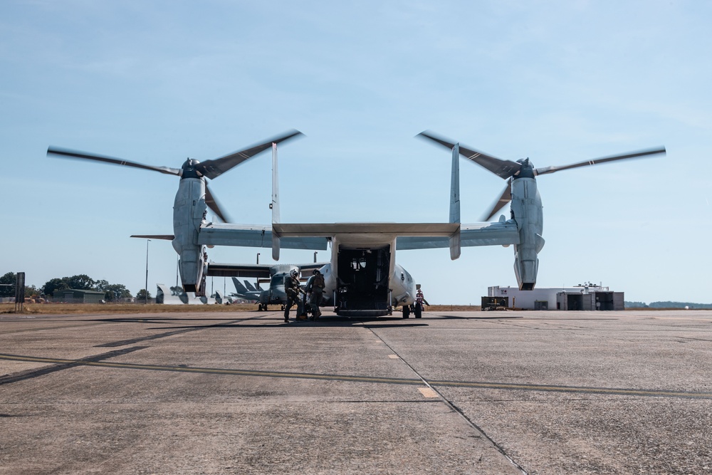 Talisman Sabre 25: VMM 363 offloads HIMARS ammunition pods