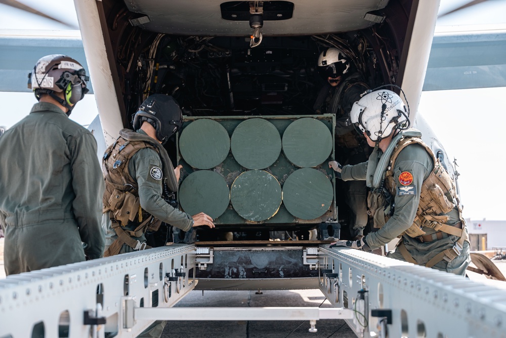 Talisman Sabre 25: VMM 363 offloads HIMARS ammunition pods