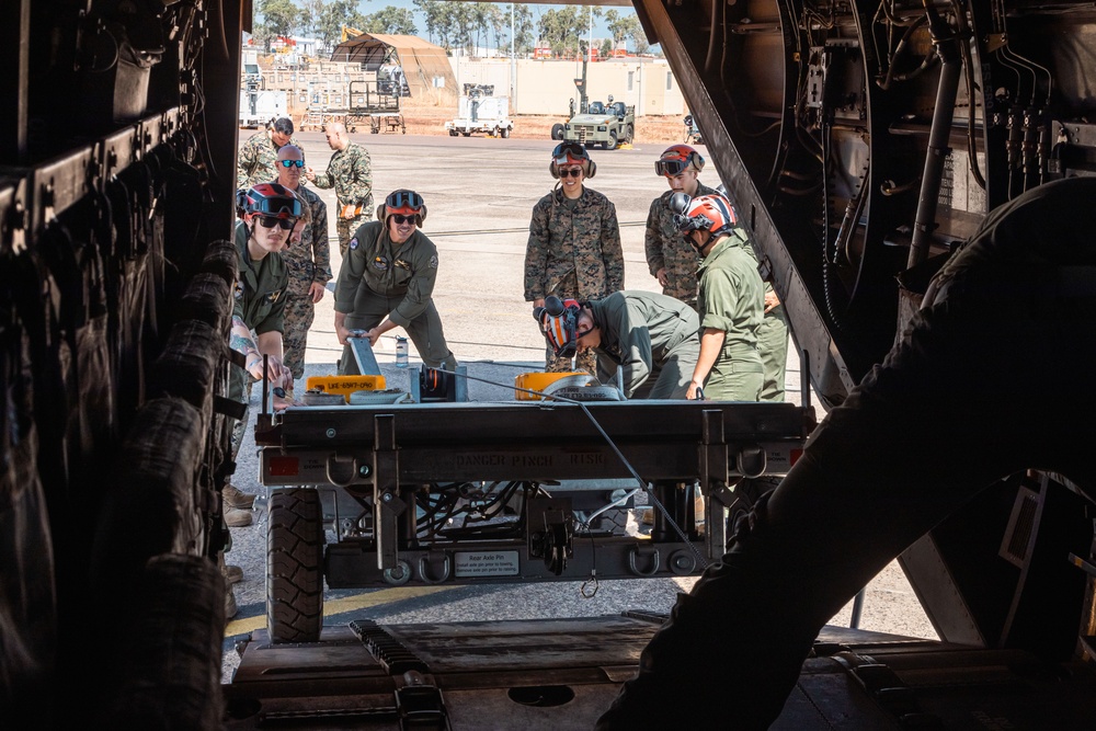 Talisman Sabre 25: Marines conduct loading drills with Marine Adjustable Cargo Trailer