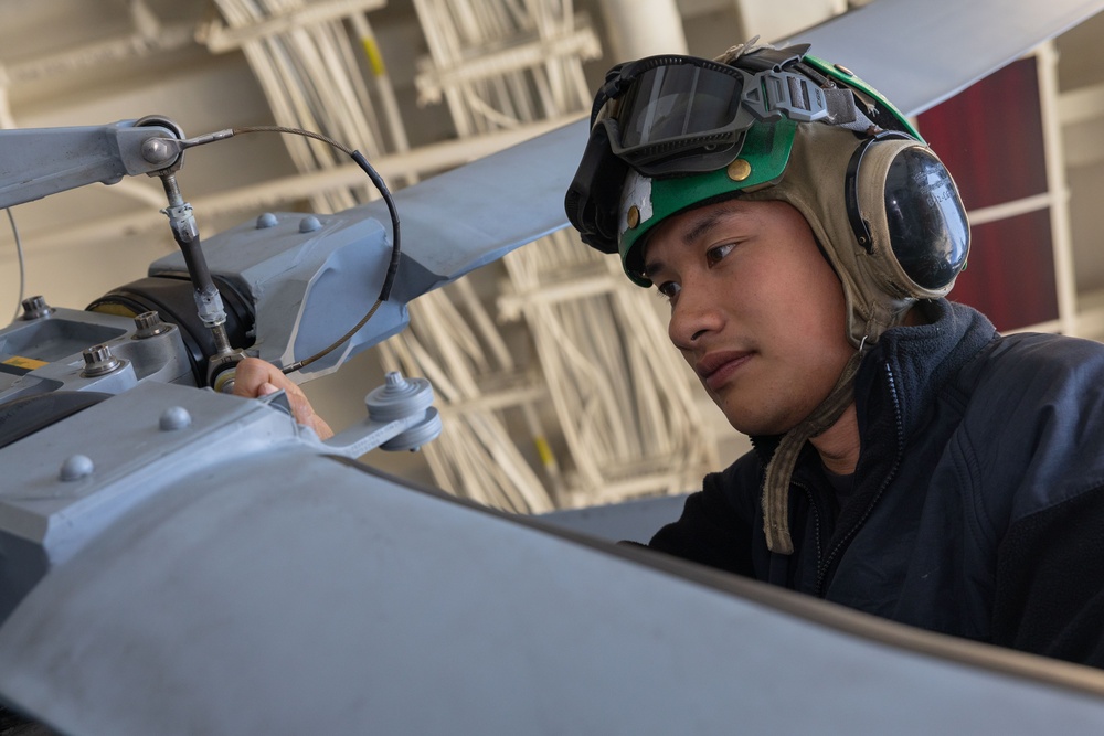 Seahawk Maintenance on USS Paul Ignatius (DDG 117)