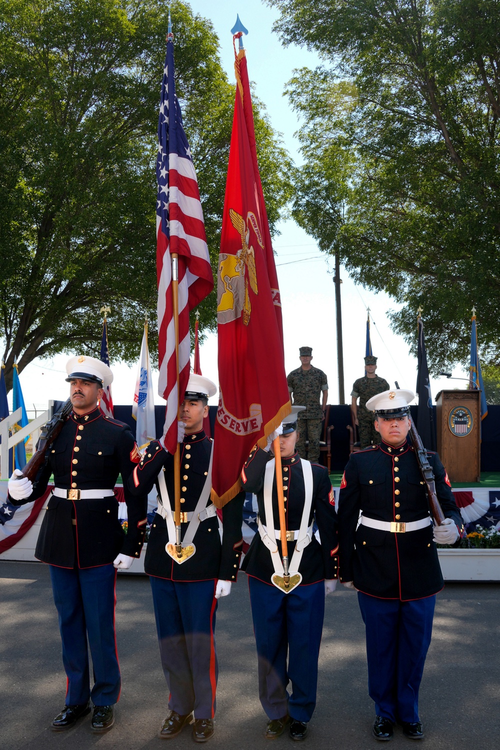 Issitt succeeds Chunn as commander of DLA Distribution San Joaquin
