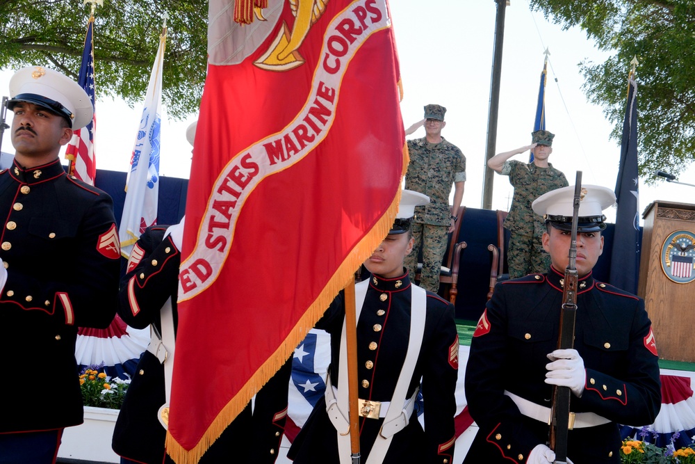 Issitt succeeds Chunn as commander of DLA Distribution San Joaquin