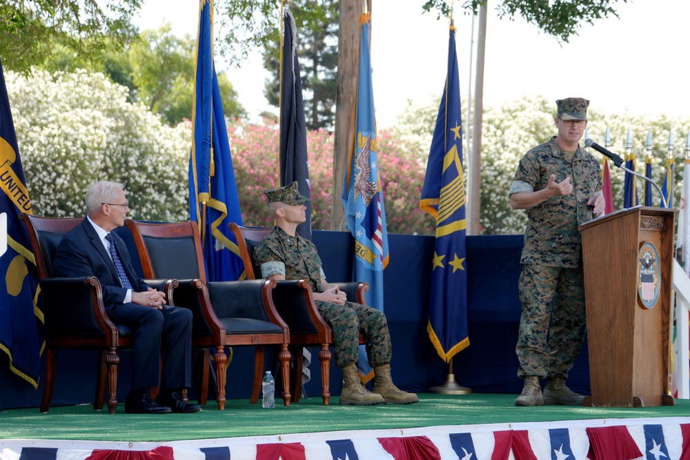 Issitt succeeds Chunn as commander of DLA Distribution San Joaquin