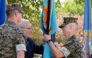 Issitt succeeds Chunn as commander of DLA Distribution San Joaquin