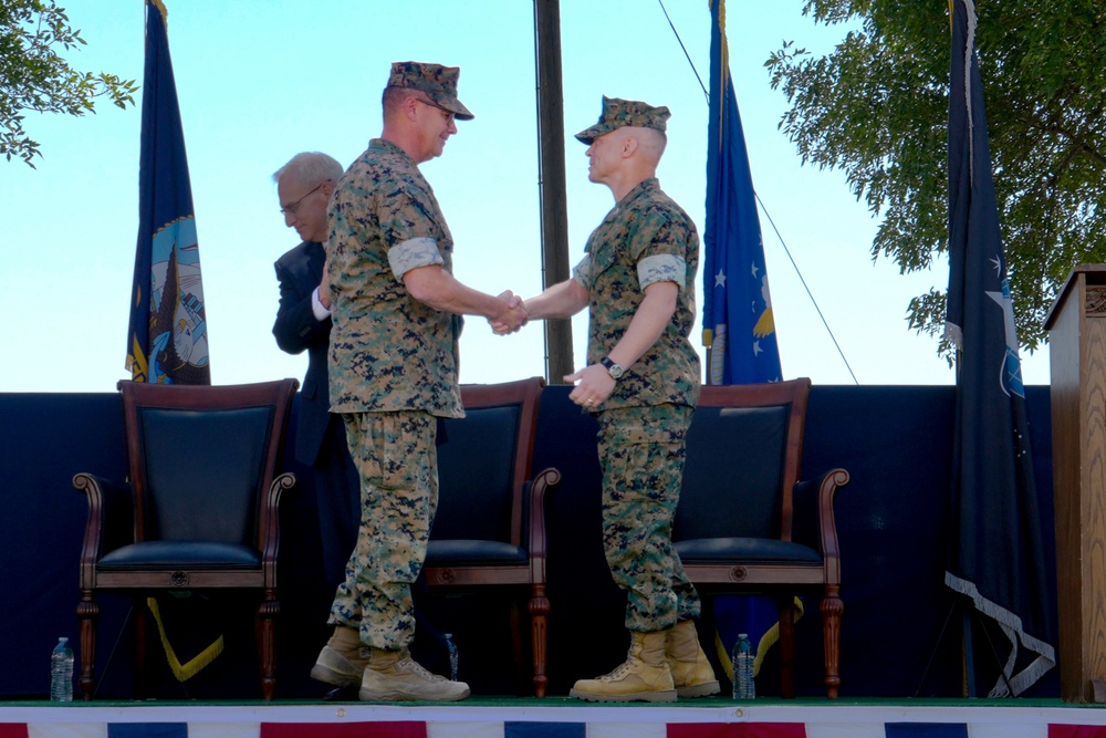 Issitt succeeds Chunn as commander of DLA Distribution San Joaquin