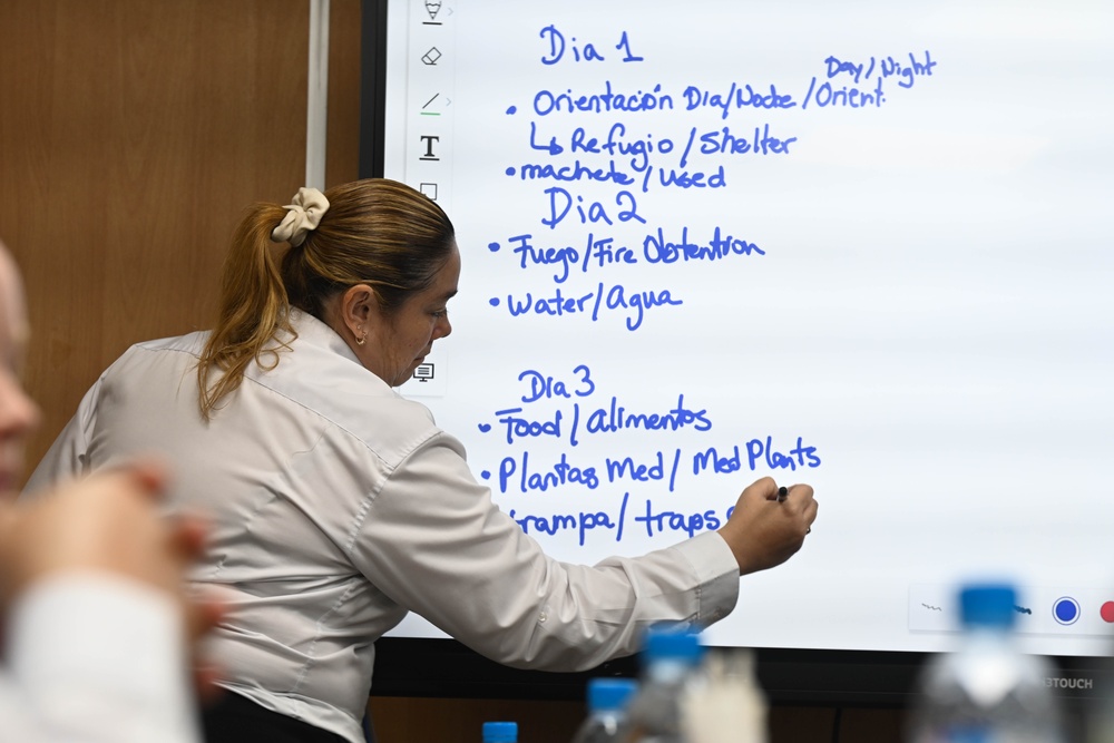 U.S.military and Panama’s AERONAVAL, SENAFRONT, and PNP collaborate to plan jungle training