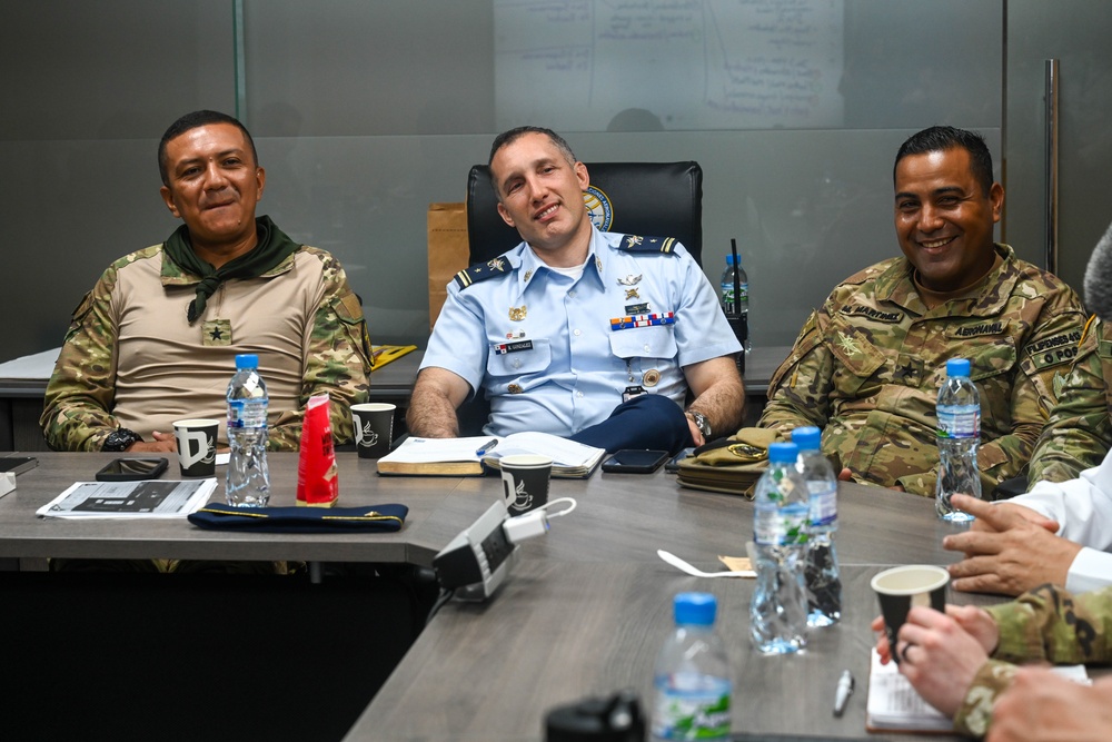 U.S.military and Panama’s AERONAVAL, SENAFRONT, and PNP collaborate to plan jungle training