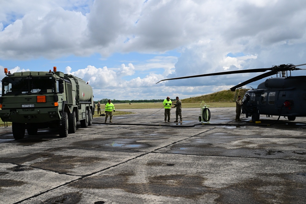 Hungarian Minister of Defence visits 56th RQS during Jolly Vihar 25