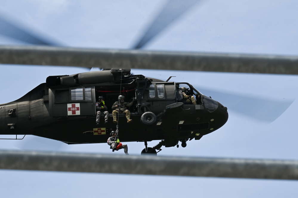 VNG HART trains on advanced hoist techniques