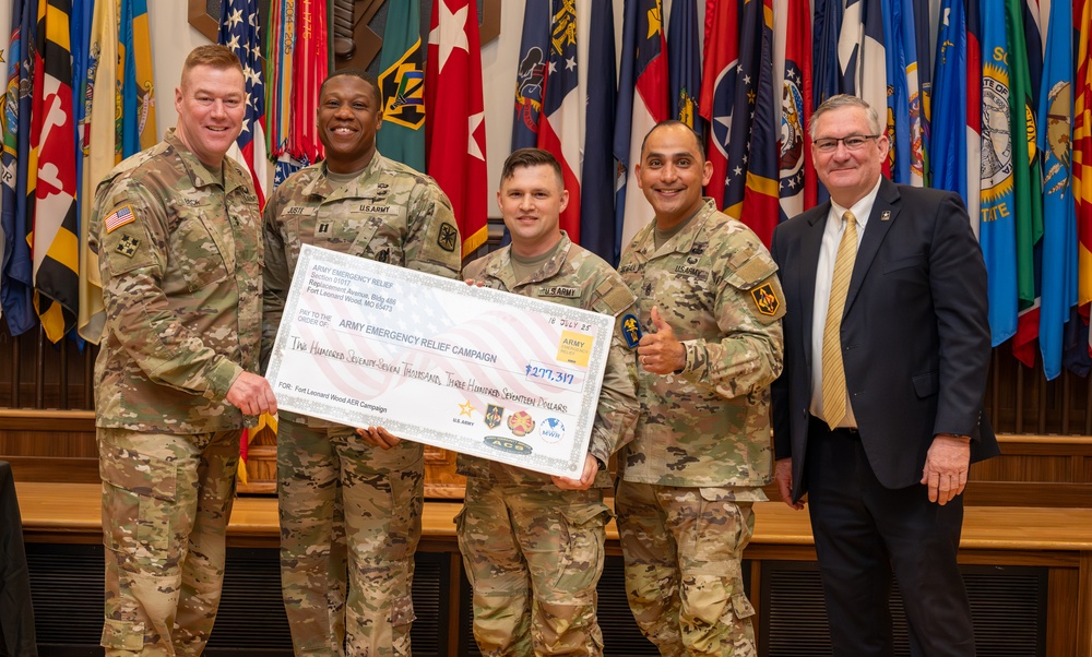 Fort Leonard Wood AER team presents check to MSCoE leaders
