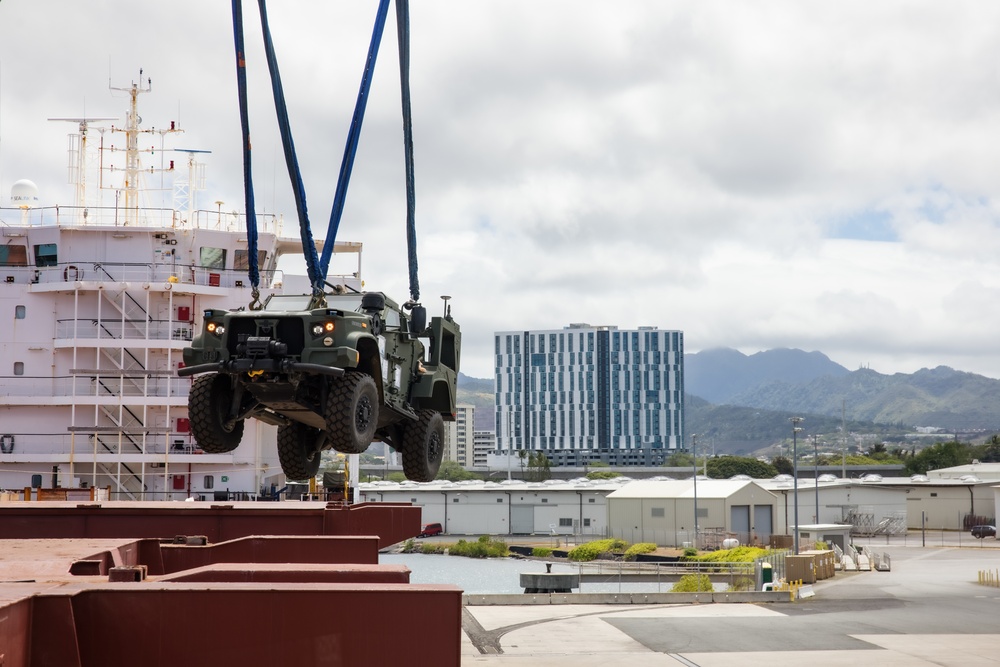 3d MLR offloads tactical vehicles from Balikatan 25