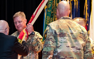Holstead takes command of Fort Knox Garrison from Ricci
