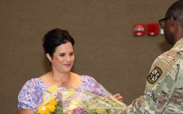 Holstead takes command of Fort Knox Garrison from Ricci