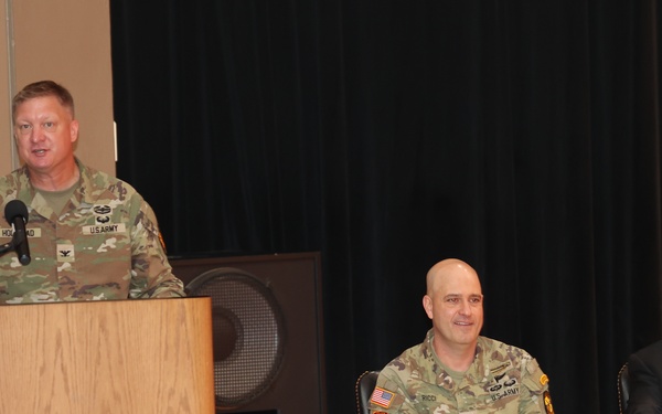 Holstead takes command of Fort Knox Garrison from Ricci