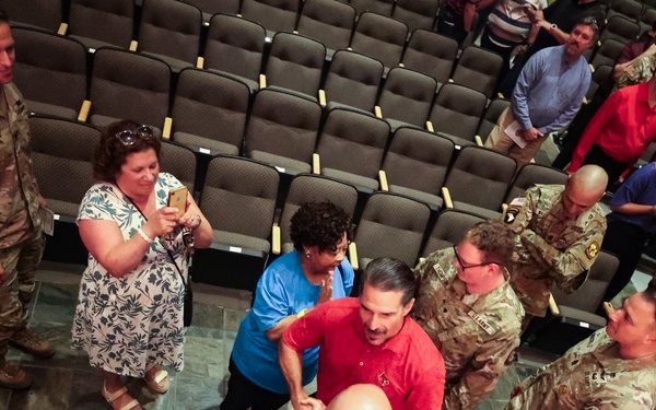 Holstead takes command of Fort Knox Garrison from Ricci